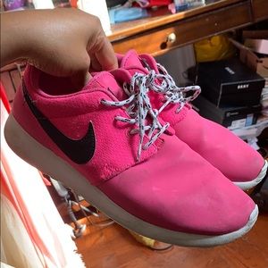 PINK Nike roshes
